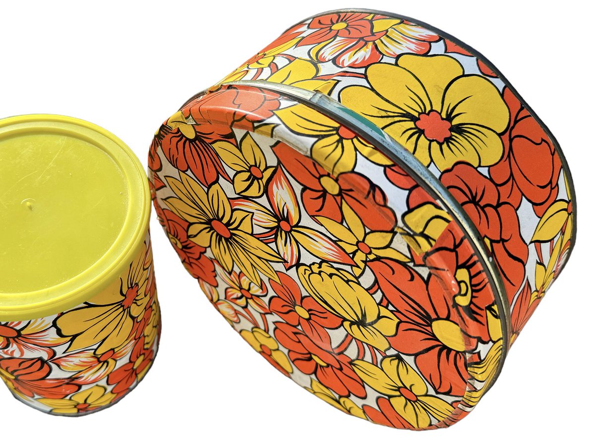 MaryBradshaw66's tweet image. Two Round, Vintage 1970’s Storage Tins Wrapped in Vintage 1970’s Bright, Mod Orange and Yellow Floral Contact Paper just Listed in Etsy Store.

Follow Etsy Link in Bio: #tinbox #vintage #tinboxes #vintagetin #tin #tins #oldtins #vintagetins #tincollection #oldtin #giftbox #etsy