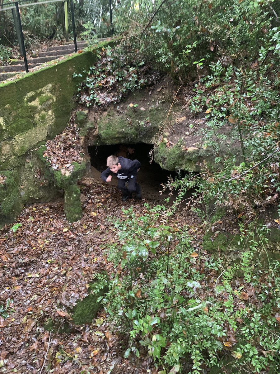ClgJMonnet's tweet photo. #Parcoursculturel pour les 6 classes de 6ème grâce au professeur d’#histoire : découverte de la grotte de Pair-non-Pair en enchainant visite de la grotte et ses gravures, découverte d'objets uniques préservés sur le site et films sur la fabrication d'outils préhistoriques.@leCMN https://t.co/PrbTJJqHFF