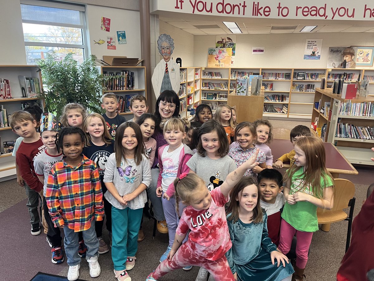 Guest readers make birthdays fun! ⁦@HayesHuskies⁩ ⁦<a href="/hayeshuskiespta/">@HayesHuskiesPTA</a>⁩