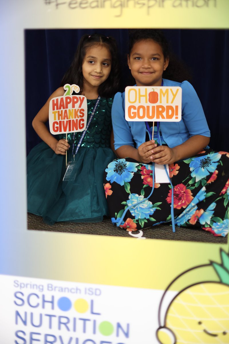 SBISDSNS's tweet image. GRATEFUL HEARTS ❤️AND FULL PLATES 🍽- that's how we celebrate Thanksgiving! 🦃🍁🍂

@ThornwoodSBISD @TerraceElem

#feedinginspiration🔵🟡🟢 #feastmodeon #thanksgiving #feast #schoollunch #turkeyday