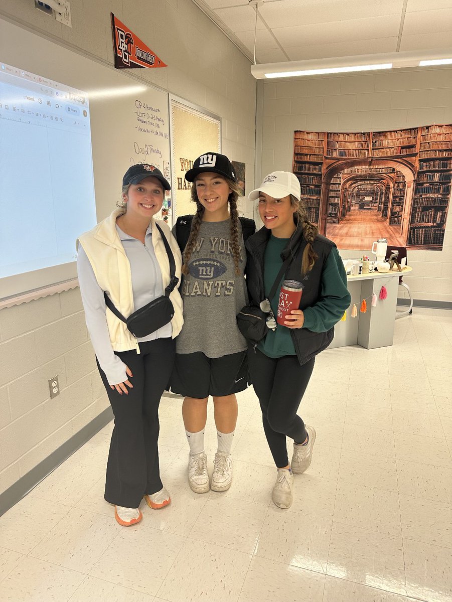 A whole lot of soccer moms on the first floor today ⚽️