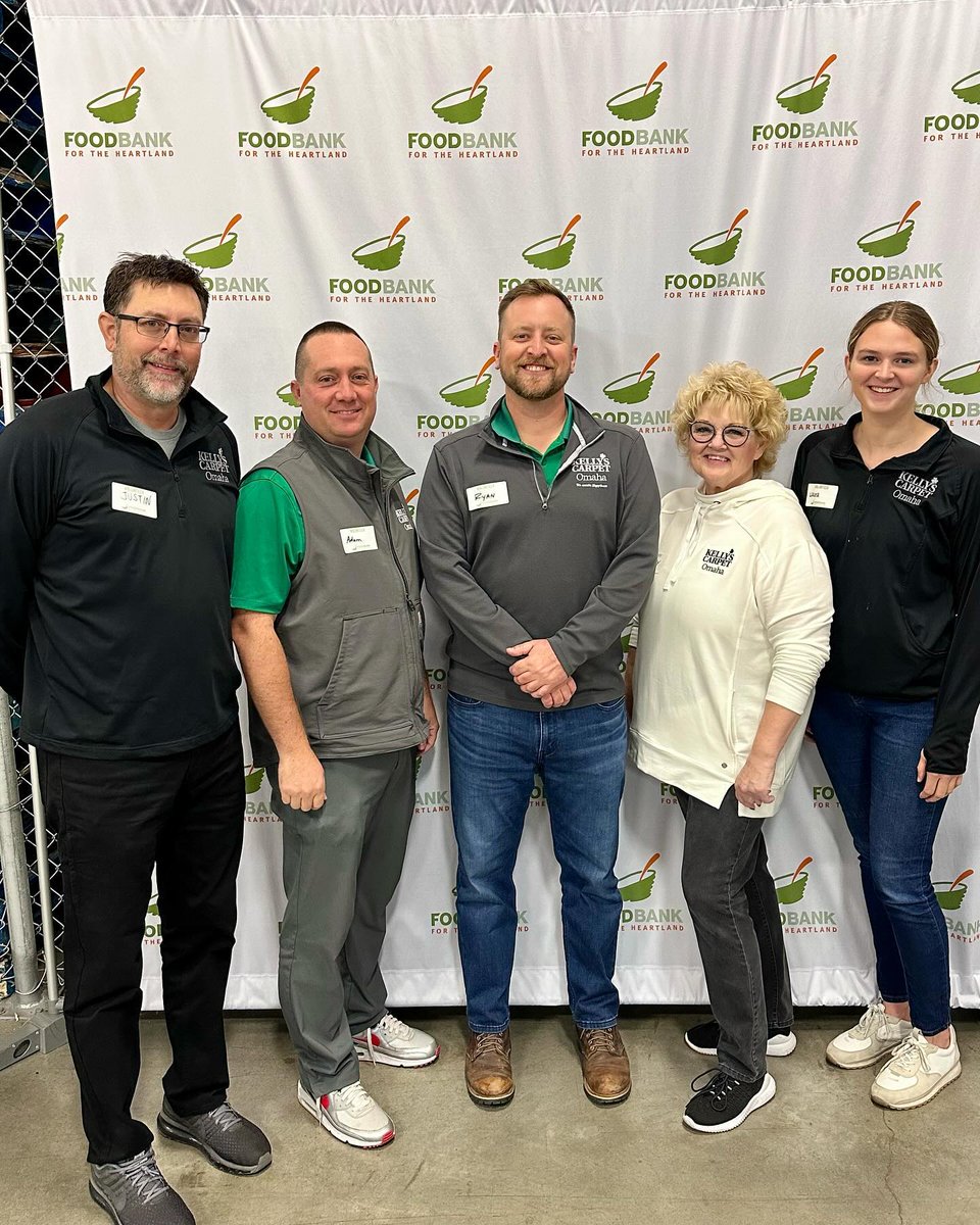 Our team spent this morning giving back to a community who has given so much to us! This group sorted through over 3100 items of food ahead of the holidays 🥣

#ShineALightOnHunger #FoodBankForTheHeartland