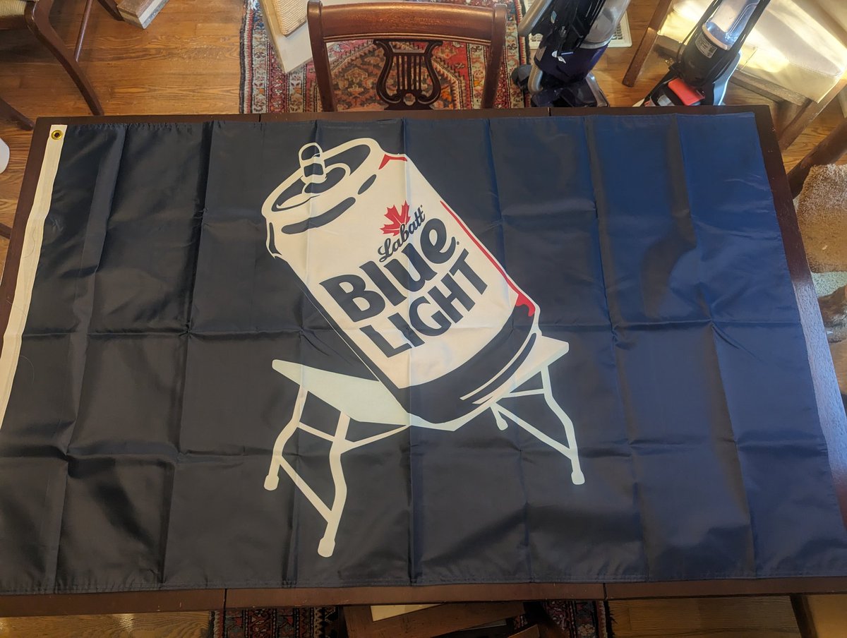WestMiBillsBack's tweet image. Let's do another giveaway! Wanna win this Blue Light flag? Do these 3 things -

1- Follow @WestMiBillsBack 
2- RT this post.
3- Tag a Bills fan.

We'll pick a winner Sunday before the game. Go Bills! #billsmafia