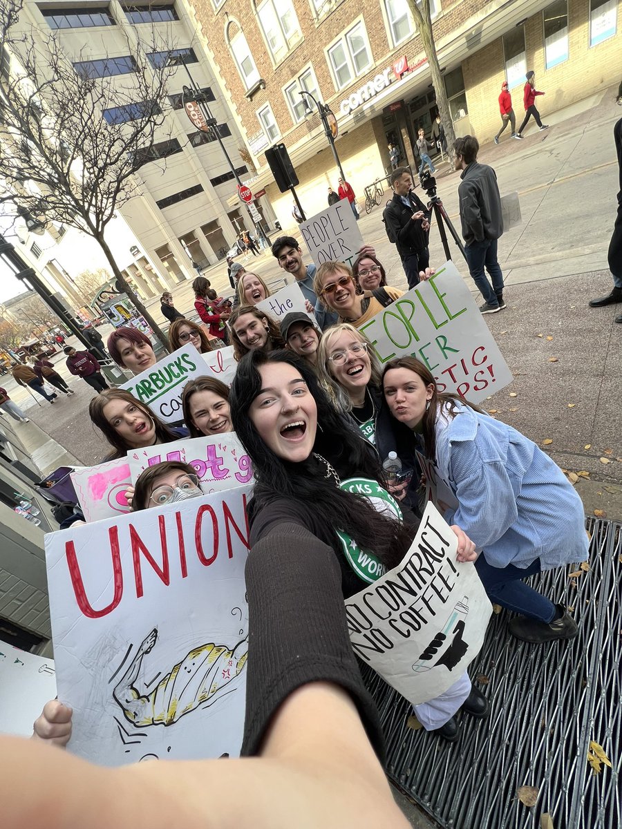 madison_sbwu's tweet photo. Madison is a UNION TOWN 
much love to everyone who stopped out today! much MUCH to our siblings in labor at capital square, so grateful to stand with you. https://t.co/QNqc9I5RIN