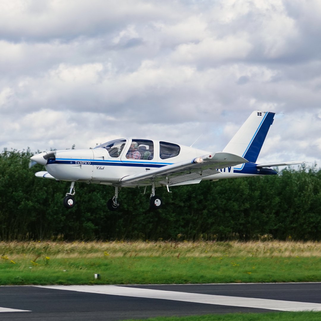 Michaelflying28's tweet photo. Lincoln Aero Club Socata TB-9 Tampico Club G-BRIV arriving at Sandtoft Airfield from Sturgate Airfield 19.8.23.
#socata #socatatb9 #tb9 #socatatb9tampicoclub #tb9tampicoclub #socatatampicoclub #lincolnaeroclub https://t.co/vtPtNPpYLQ