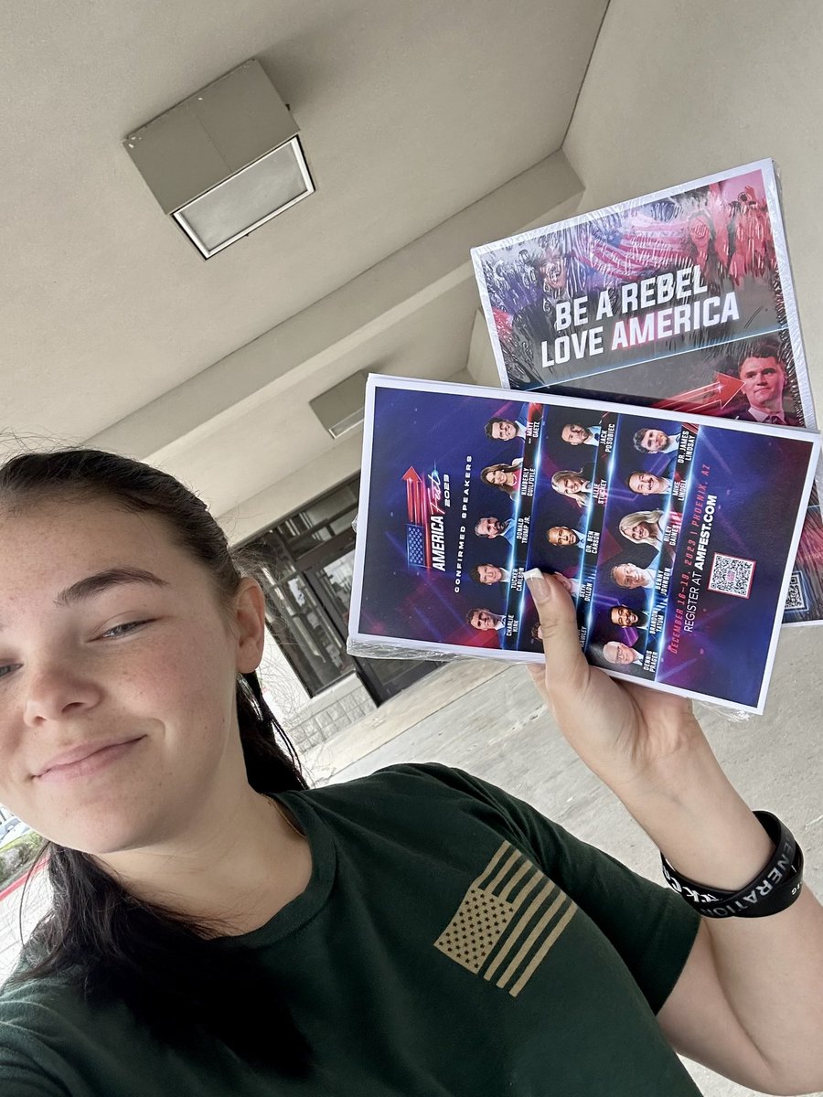 Amanda_Patriot1's tweet photo. Happy National #Amfest Flyering Day!! 🇺🇸 

Can’t wait to see everyone in Phoenix! 

@tpusastudents @TPUSA 
#flyering #SmallBusinesses #biggovsucks https://t.co/3585d5ZxkG