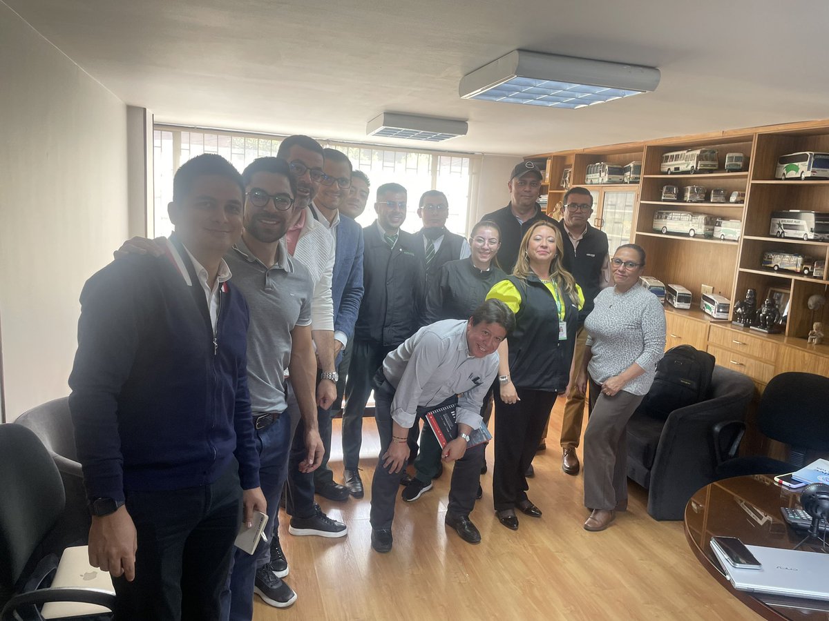 Hoy estuvimos con la <a href="/Supertransporte/">SuperTransporte 🇨🇴</a> visitando a nuestro afiliado <a href="/Berlinasdelfonc/">Berlinas Del Fonce</a> y capacitándolos sobre la importancia de los Planes Estratégicos de Seguridad Vial - PESV. Gracias a la Dra. <a href="/ayda_ospina/">Ayda Lucy Ospina Arias</a> y a todo su equipo por apoyar el cumplimiento de esta importante tarea.