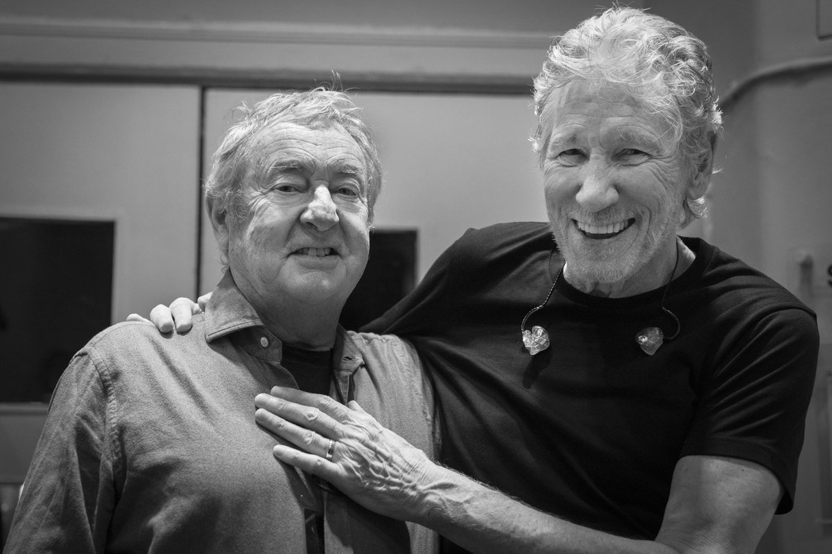 rogerwaters's tweet photo. HERE'S NICK AND I IN LONDON LAST MONTH AFTER ONE OF THE REDUX SHOWS.  SO NICE TO SEE HIM. 

HE WON'T BE IN MONTEVIDEO TOMORROW, BUT I WILL BE. 

https://t.co/CZeEiwxbsk

📸: KATE IZOR https://t.co/2egvbnRlQo