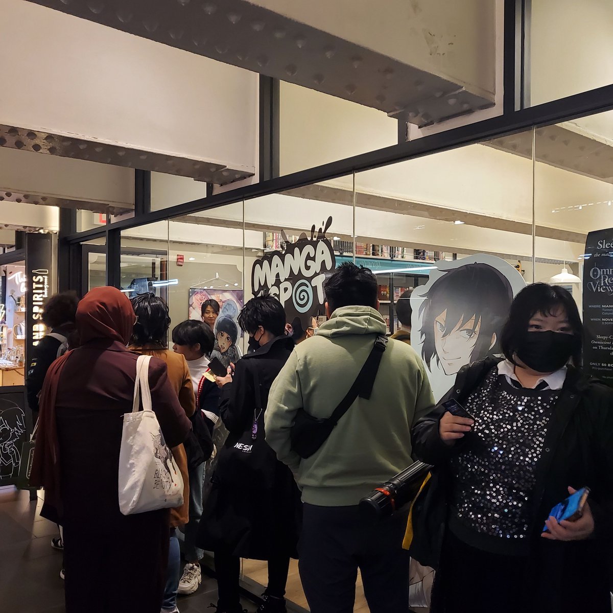 izepress's tweet photo. Sleepy-C's @mangaspotnyc signing has begun...and the line is out the door! https://t.co/I4zGpXtmlb