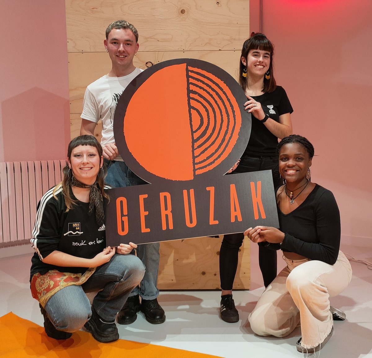 Aurkeztu dugu #Etorkizuna, eta bihartik aurrera ikusgarri izango duzue geruzak.eus atarian.

Mila esker gerturatu zaretenoi!

<a href="/badalab_eus/">Badalab</a> <a href="/ElkarArgitaletx/">Elkar Argitaletxea</a> <a href="/jakin_eus/">Jakin</a>