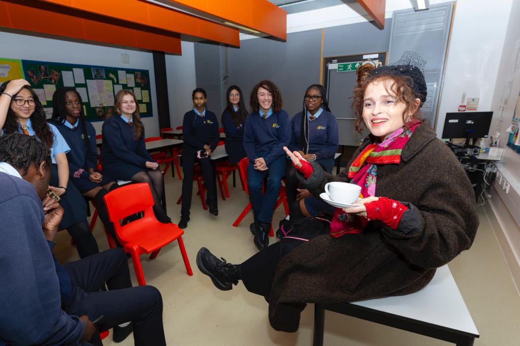 sharedifference's tweet image. Our patron came for tea ! Helena Bonham Carter popped by to see our students - ‘ It was a privilege to be able to hear first hand from these amazing young people, the life changing impact the experience has had on them’.  As you can see, it was a very special moment for all. 🧡
