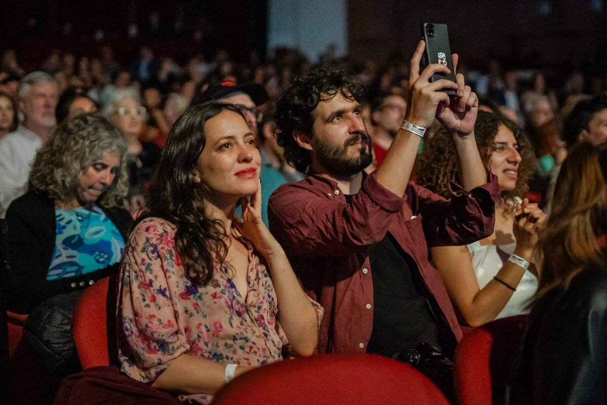 MarDelPlataFF's tweet photo. Se fue esta edición número 38 llena de emociones.❤️ Celebramos los 40 años de democracia encontrándonos en las salas, en las charlas, en las actividades, por las calles, para rendirle honor al cine y a la cultura. Para disfrutar de nuestras historias.📽☀️
🟠🔷️ https://t.co/Xjgqk7DOpD