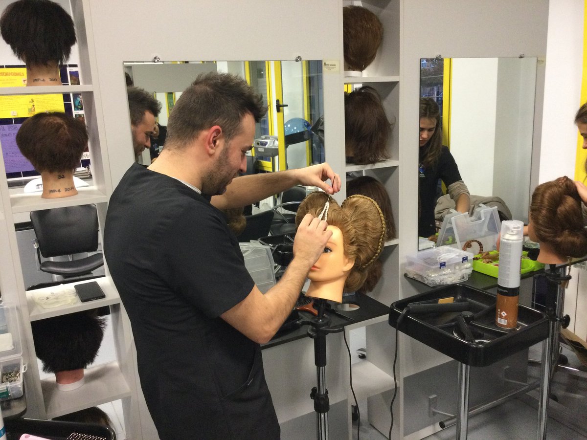 cifpsegovia's tweet photo. Trabajo realizado por alumn@s de 2° curso del Grado Superior de Estilismo y Dirección de Peluquería.
💇♀️❤️💇♂️
#estomola #formaciónprofesional #gradosuperior #segovia #felipeVI #estilismo #peluquería #educaciónpública https://t.co/5GE26x8t2J