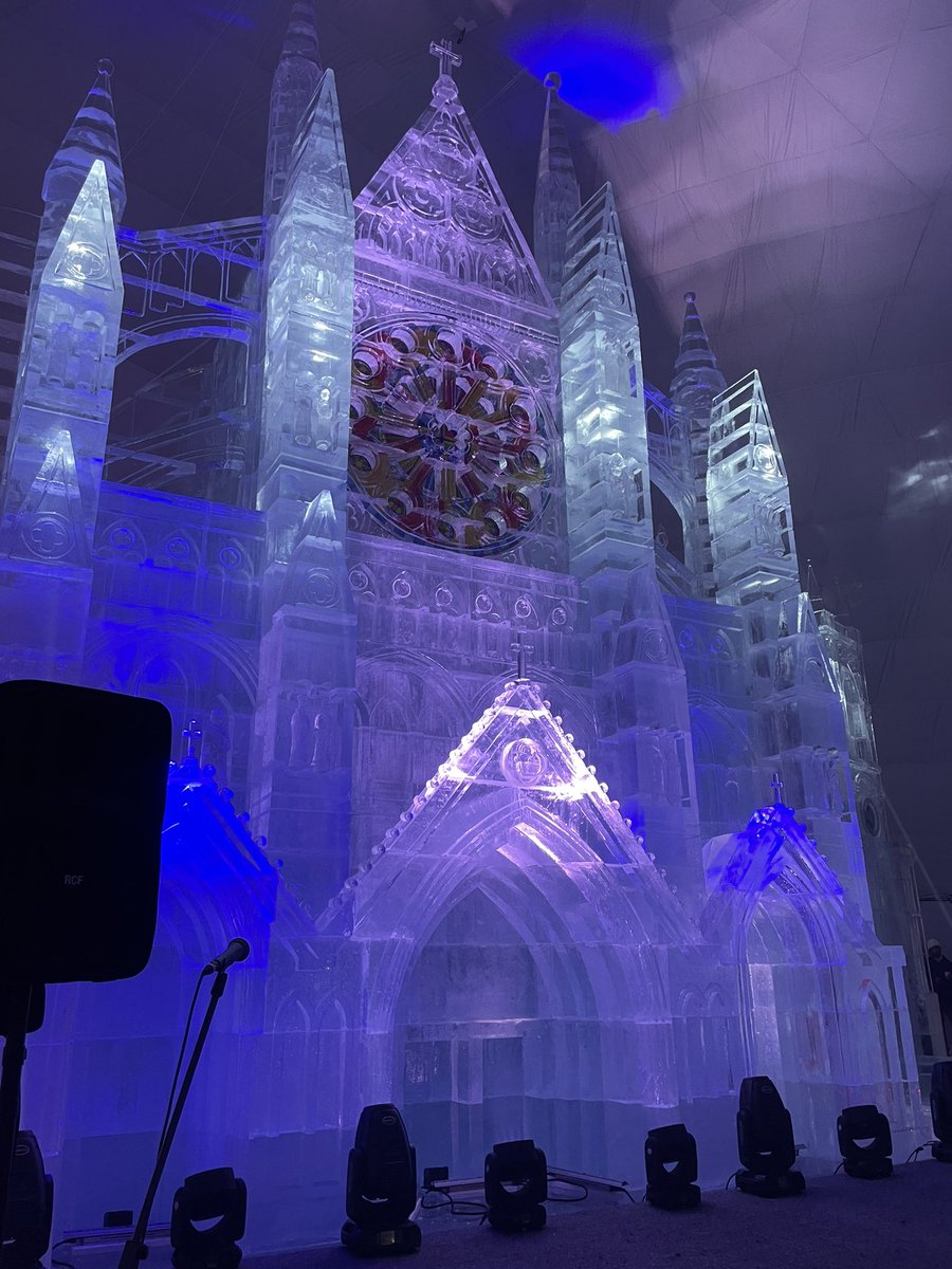 Westminster Abbey as you have never seen it before - modelled in ice, in the High Tatras in 🇸🇰 - to see from now until Easter. Worth the visit. #WestminsterAbbey #StarySmokovec