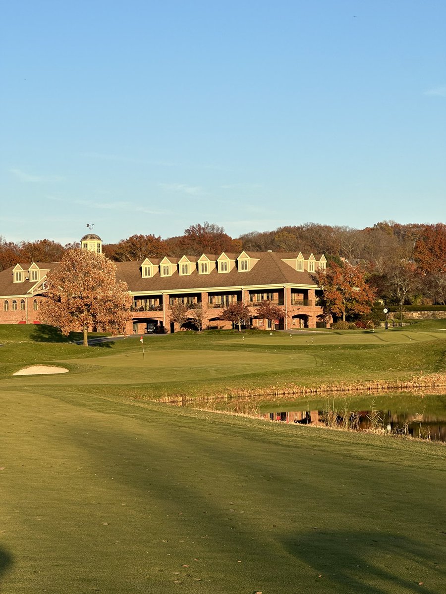 Great River Golf Club beautiful 9th hole! Golf lessons available! 
<a href="/GreatRiver_Golf/">Great River Golf Club</a>