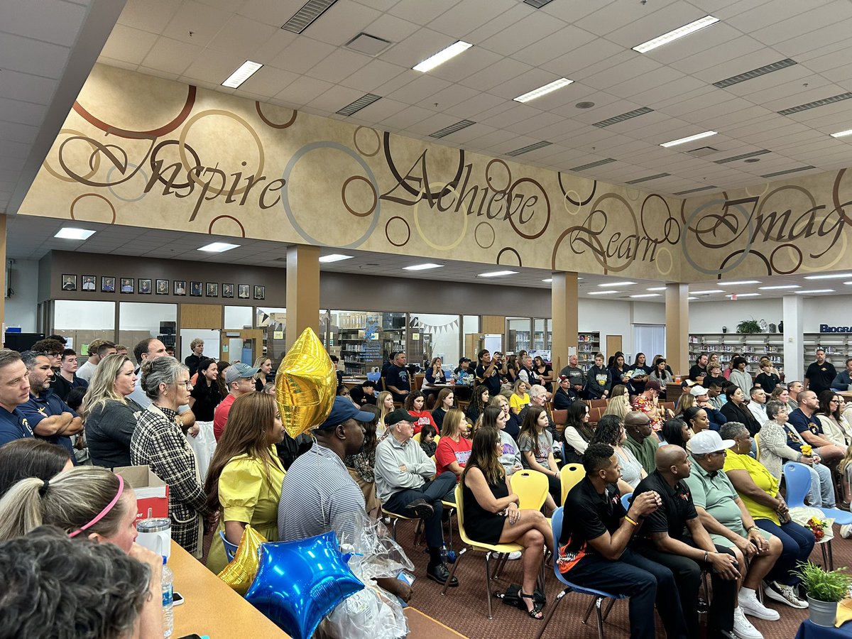 gshswarriors's tweet photo. Standing room only at today’s signing day! Congratulations and best wishes for the future for these ten amazing athletes. https://t.co/rQskcs8xNU