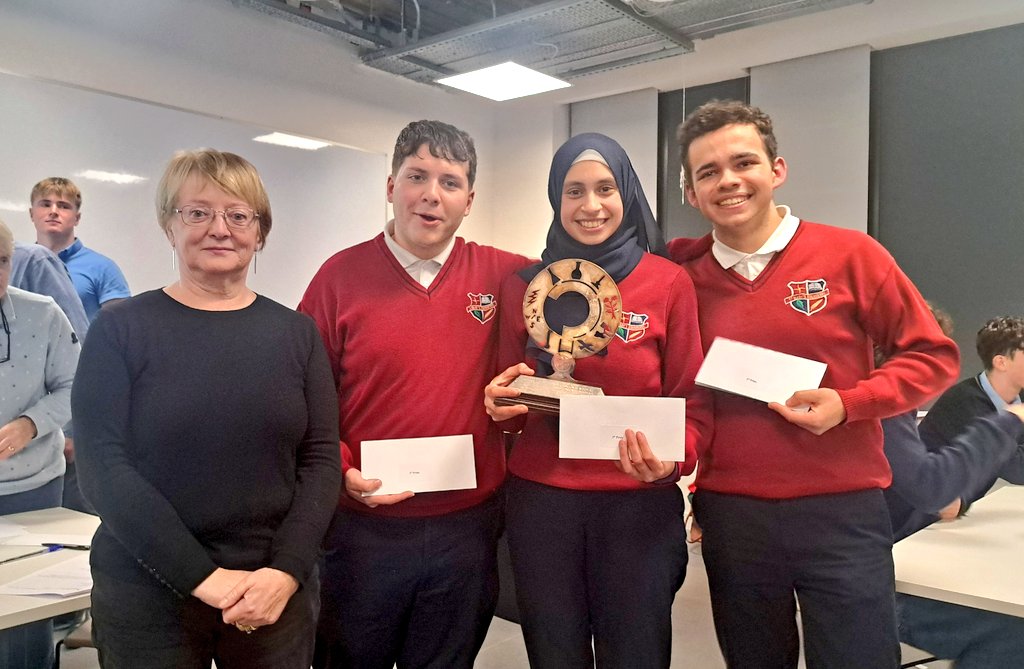 Champions! Regional Senior Science Quiz Champions 2023! @IrishSciTeach Well done Peter, Doaa and Daniel! #scienceweek2023 🏆