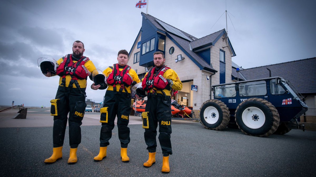 As shown by @Rhyllifeboat, our stations work extra hard over Christmas. Not just with rescues, but fundraising and family events too. Contact your local station to find out what's coming up. 👉rnli.social/3Pz8lbe And we’ll see you all next week for more #SavingLivesAtSea!