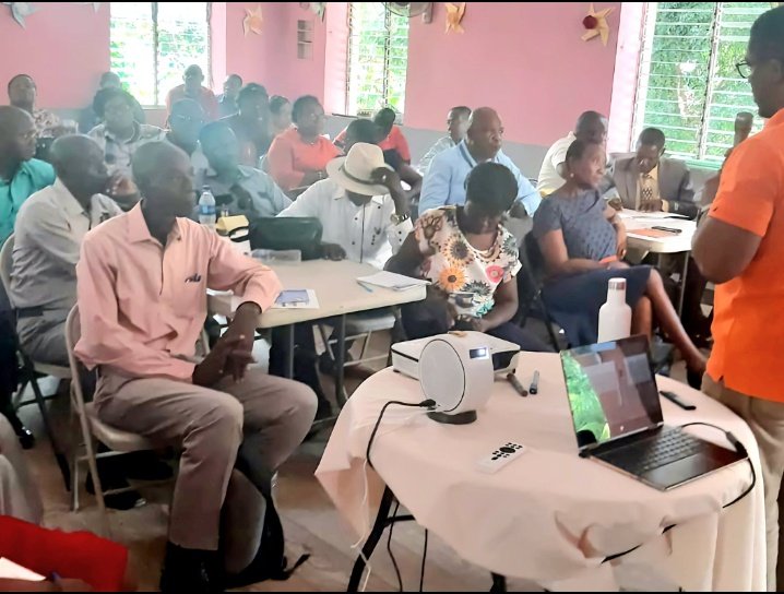 OnusidaHaiti's tweet photo. La @RTE_Menfp en partenariat avec le @MsppOfficiel @unesco_haiti @UNFPAHaiti @OnusidaHaiti apportent leurs supports à la formation des inspectrices et inspecteurs départementaux du @MENFP_Education par une série d’ateliers. #Multisectoriel #EndAIDS #SDGs #UBRAF @UNHaiti https://t.co/ltWXMDx4Cz