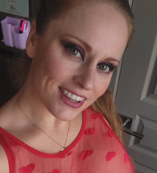 I'm live on @ePlayStreamers now and can't even show you a good preview of my outfit cuz it's too scandalous<a class="tags" target="_blank" title="On Twitter" href="/?out=eyJ0eXAiOiJKV1QiLCJhbGciOiJIUzUxMiJ9.eyJpYXQiOjE3MjE3OTI3NzUsImlzcyI6InR3cG9ybnN0YXJzLmNvbSIsIm5iZiI6MTcyMTc5Mjc3NSwiZXhwIjoxNzUzMzI4Nzc1LCJyZWRpcmVjdF91cmwiOiJodHRwczovL3R3aXR0ZXIuY29tL2VQbGF5U3RyZWFtZXJzIn0.MnaWZRoZy5VKZC51jr60EWHqNvUYl7NbUw-CVAMM6xA-ptB37iWusobvw5ZrVmQfTm2slgypPJ7LV_7xpUaVAg">@ePlayStreamers</a><a href="/tag/bazowieawards"class="tags"><span>#bazowieawards</span></a>