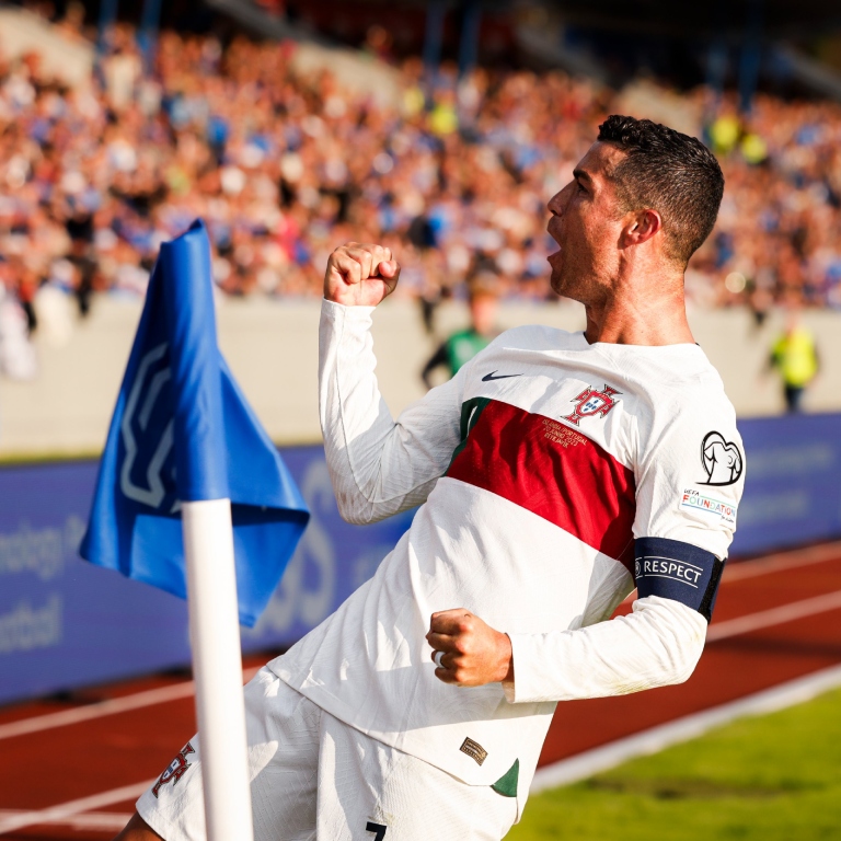InvictosSomos's tweet photo. ¿Los números de Cristiano Ronaldo en 2023? Nada más ¡¡46 GOLES + 12 ASISTENCIAS!! en 50 partidos disputados en el año natural. Hacer esto a los 38 años de edad es una SALVAJADA.
