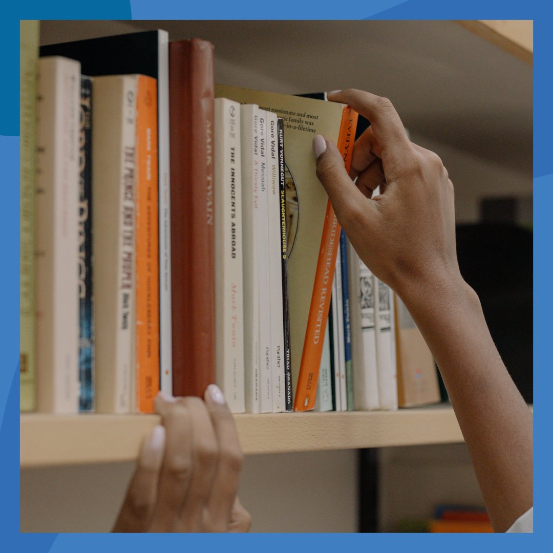 BibliotecaCEPAL's tweet photo. "Las bibliotecas desempeñan un rol esencial en la realización de la #Agenda2030. El acceso a la información y al conocimiento, sustentado en la alfabetización digital, es un pilar esencial del desarrollo sostenible." - @schallierw, Jefe de la #BibliotecaCEPAL en #FILSA2023. https://t.co/skchYAadcb