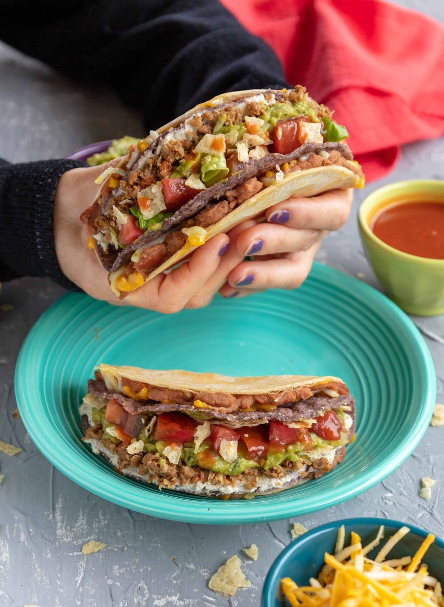 vegandollhouse's tweet image. It's national fast food day, so here's my veganized version of the Taco John's stuffed grilled taco. 
🌮
For the recipe, google vegan dollhouse taco johns or go to buff.ly/3suh5JP
🌮
#vegantacos #tacoeveryday
