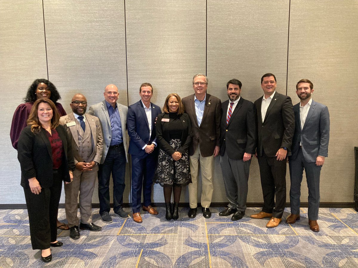 ChuckEfstration's tweet image. GA legislators meeting today with Gov. @JebBush on important issues in education, literacy, school choice, and protecting minors from the harms of social media. @ExcelinEd @BethanyHBallard  @ScottHiltonGA @houstongaines @MeshaMainor @turntotodd #EIE23 #ExcelinEd #gapol