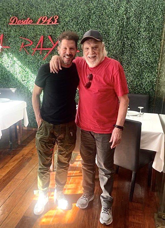 DataRacingOK's tweet image. ¡QUÉ DUPLA! 🤩💙

📸 La foto que compartió el Coco #BASILE junto al Cholo #SIMEONE.