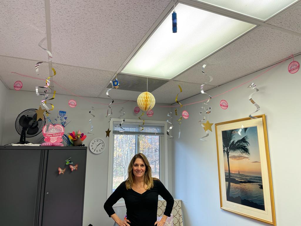 klein_ipt's tweet photo. Celebrating Anne's birthday at our Virginia Office! 
#TeamWork #BirthdayCelebration #PhysicalTherapyFamily #TherapyJourney #ManualTherapy #manualtherapy #physicaltherapytips #chronicpain #manualtherapytechniques #physicaltherapy #physicaltherapyusa #happybirthday https://t.co/xaVHWJnwLv