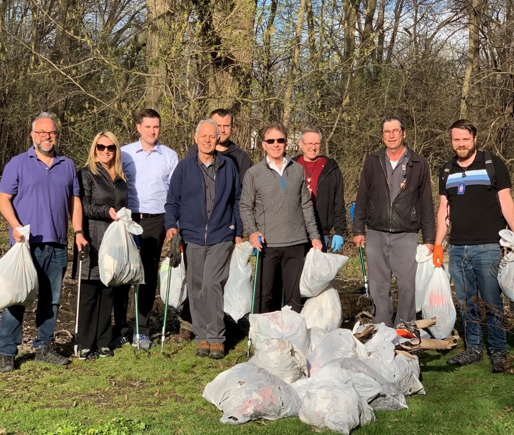 JohnsByrne's tweet image. Recycling never looked soo good!♻️

To honor, #AmericaRecyclesDay, we&apos;re featuring the JohnsByrne Green Committee with throwbacks from some of our favorite volunteer community outings. 

#BeRecycled #ARD2023 #sustainability #johnsbyrne