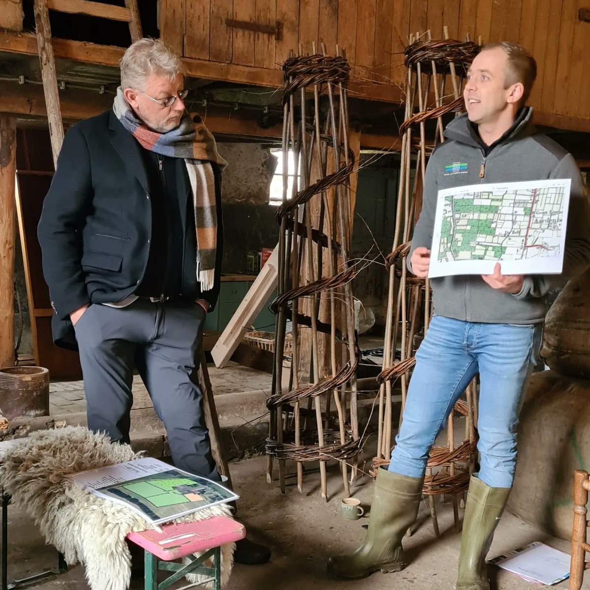 Wilgen planten in #Wilp met <a href="/SLGelderland/">Stichting Landschapsbeheer Gelderland</a> <a href="/DannyHuizer/">Danny Huizer</a> <a href="/RosmarynBoender/">Rosmarijn Boender</a> kennismaken met  #veluweop1 en #recreatie en #toerisme op de #Veluwe. Nuttig en leerzaam bezoek <a href="/gembrummen/">Gemeente Brummen</a> <a href="/gem_apeldoorn/">Gemeente Apeldoorn</a> #voorst #geldersestreken #Gelderland