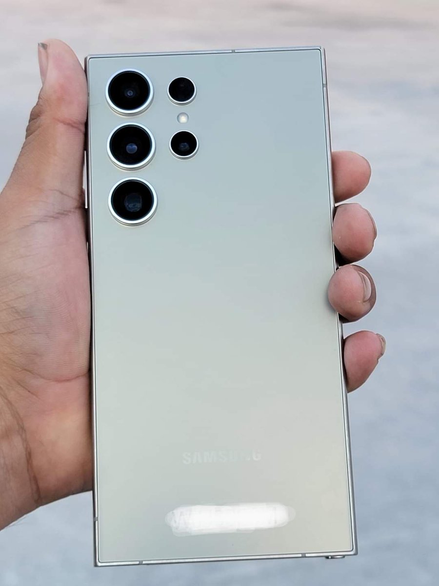 DavidMa05368498's tweet photo. #S24Ultra
Éste es el nuevo #S24 Ultra sin pantalla curva https://t.co/6haBo4RohS