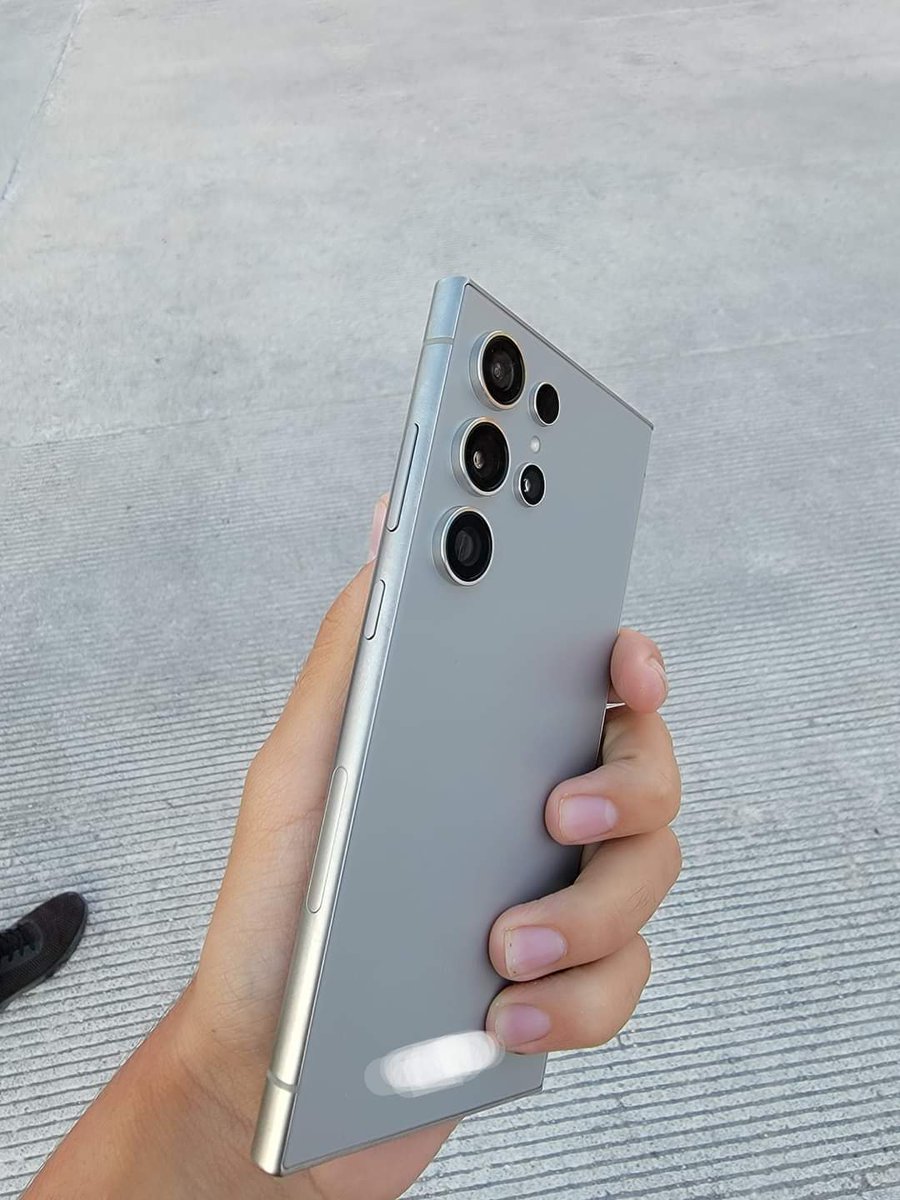 #S24Ultra
Éste es el nuevo #S24 Ultra sin pantalla curva