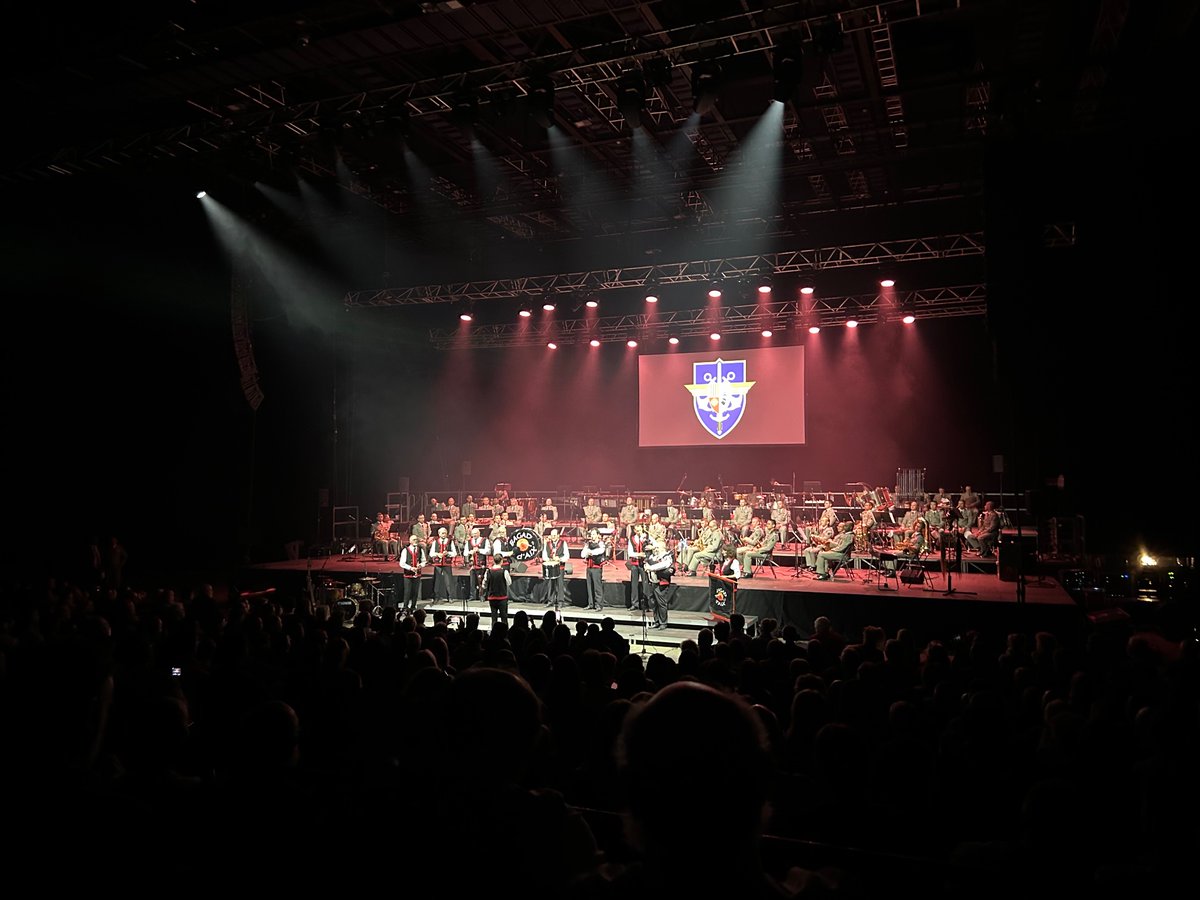 TTgault's tweet photo. Au très beau concert du Gouverneur militaire de Marseille donné au profit de la Cellule d’aide aux blessés de l’armée de Terre (CABAT), avec la toujours excellente Musique de la Légion étrangère 🟩🟥

@armees_zone_sud 
@LegionEtrangere https://t.co/bCLPmK6CJW