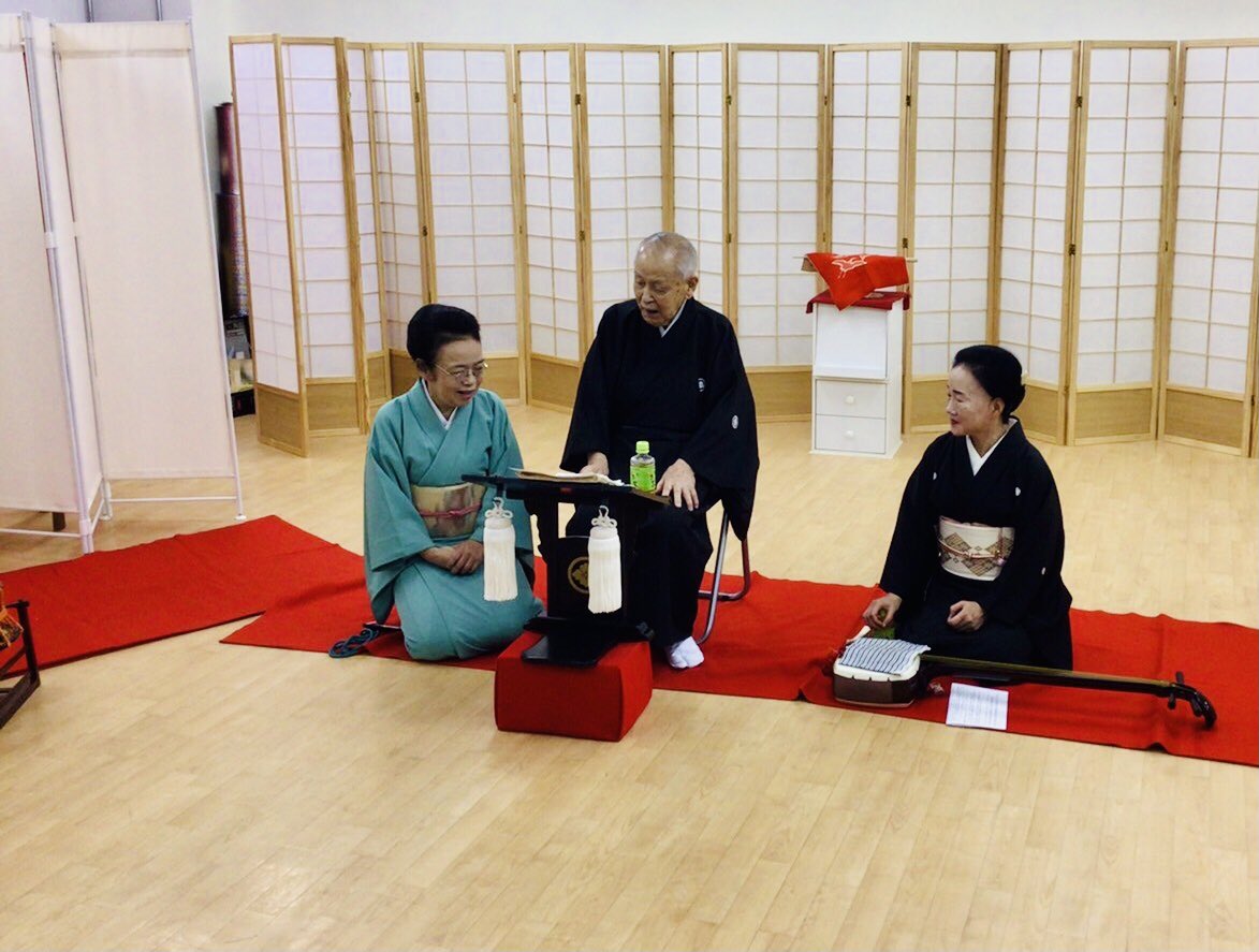 tazae2's tweet photo. トークライブ

竹本弥乃太夫先生

大正生まれ
97歳！
お元気です！！

重要無形文化財・義太夫総合指定保持者、
伝統芸能の世界の
大重鎮として
普及活動に
ご尽力なさって
いらっしゃいます。

有難うございます！

これからも
私達を引っ張って
いってください！

宜しくお願い致します。

＃義太夫 https://t.co/GyskROWASB
