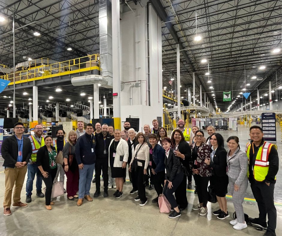 vivianmorenoSD's tweet photo. Thank you to Assemblymember David Alvarez, his staff and the San Ysidro Women's Club for touring the South Bay Amazon facility with us!
#VivianMoreno #DavidAlvarez https://t.co/l5vUbnjeXA
