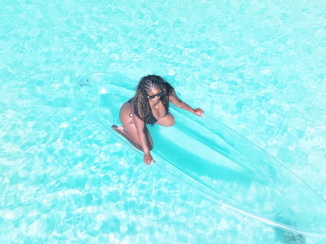 SamoneB__'s tweet photo. I can’t pick up, I’m in Turks https://t.co/7z7yt1y7g0