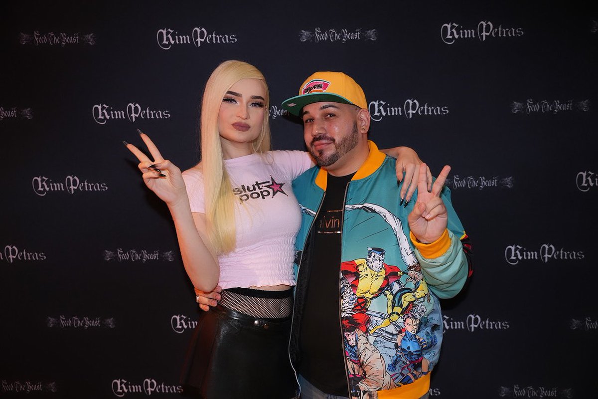 ScottiAllen's tweet photo. Woo-Ah! It’s Scotti & It’s @kimpetras!💋
#KimPetras #FeedTheBeast #Bunhead #HTownNightLife #VIPMeetAndGreet #WooAh https://t.co/uXLTr9OaOM