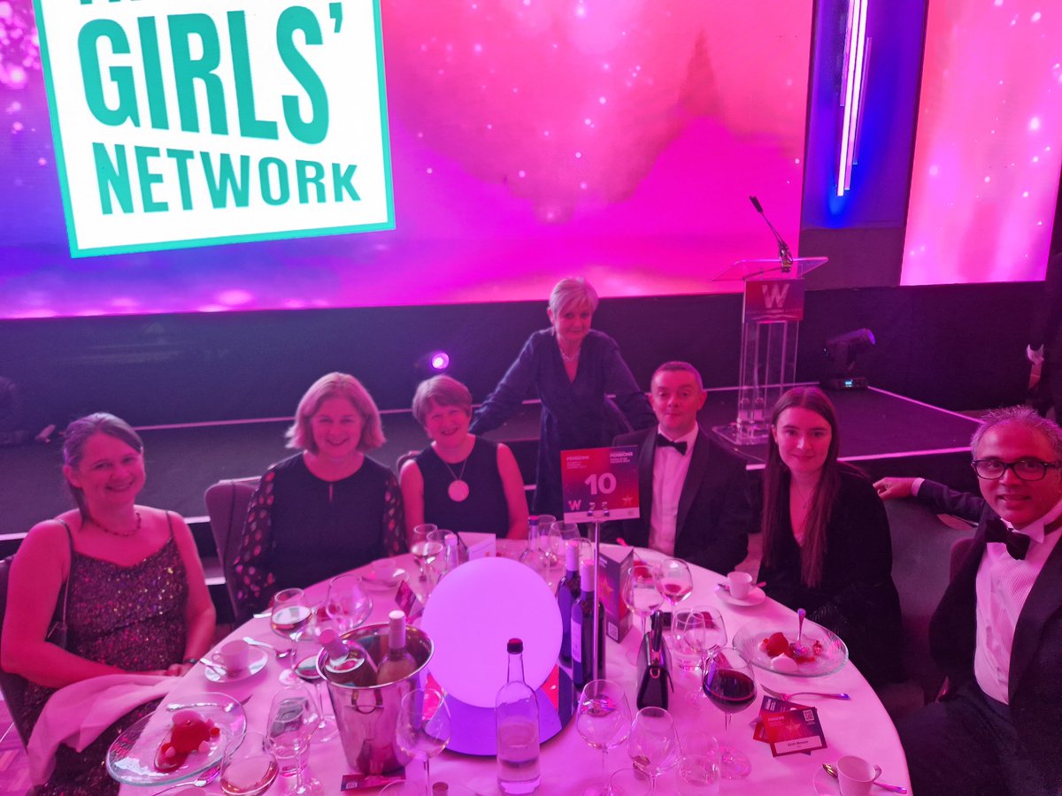 GirishMenezes's tweet photo. Prime position at the #womeninpensions #risingstar awards. @ProfPensions
#JudgesTable https://t.co/QRqmr0yjVZ