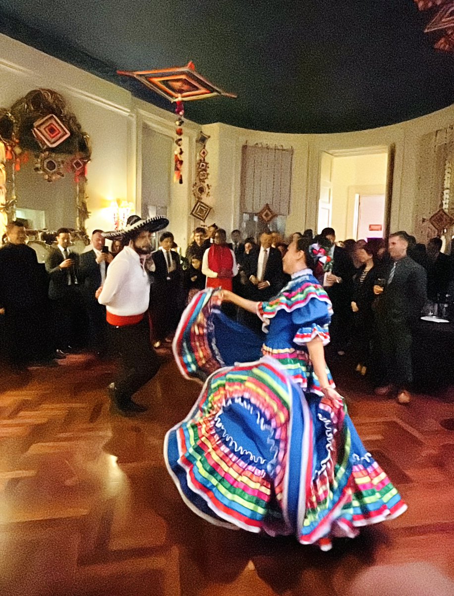 Gracias por la invitación <a href="/Embamexru/">Mexican Embassy UK</a> y a la Embajadora <a href="/josefagbom/">Josefa Gonzalez Blanco (she-her)</a> al bonito evento privado.  Mostrando nuestro #Folkore de #Nayarit y #Jalisco
🇲🇽🇬🇧🎶🇲🇽🇬🇧🎶 en #Londres