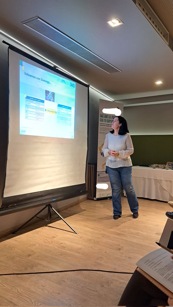 NefroCHUO's tweet photo. Reunión @NefroCHUO y Atención Primaria para poner en común las indicaciones de #iSGLT2 en ERC y resaltar la importancia de la #albuminuria. Gracias a nuestra compañera Cristina Perez Melón y a @LuciaVilelaCast por la presentación conjunta de casos clínicos y recomendaciones #ERC https://t.co/RhmNqdn8cv