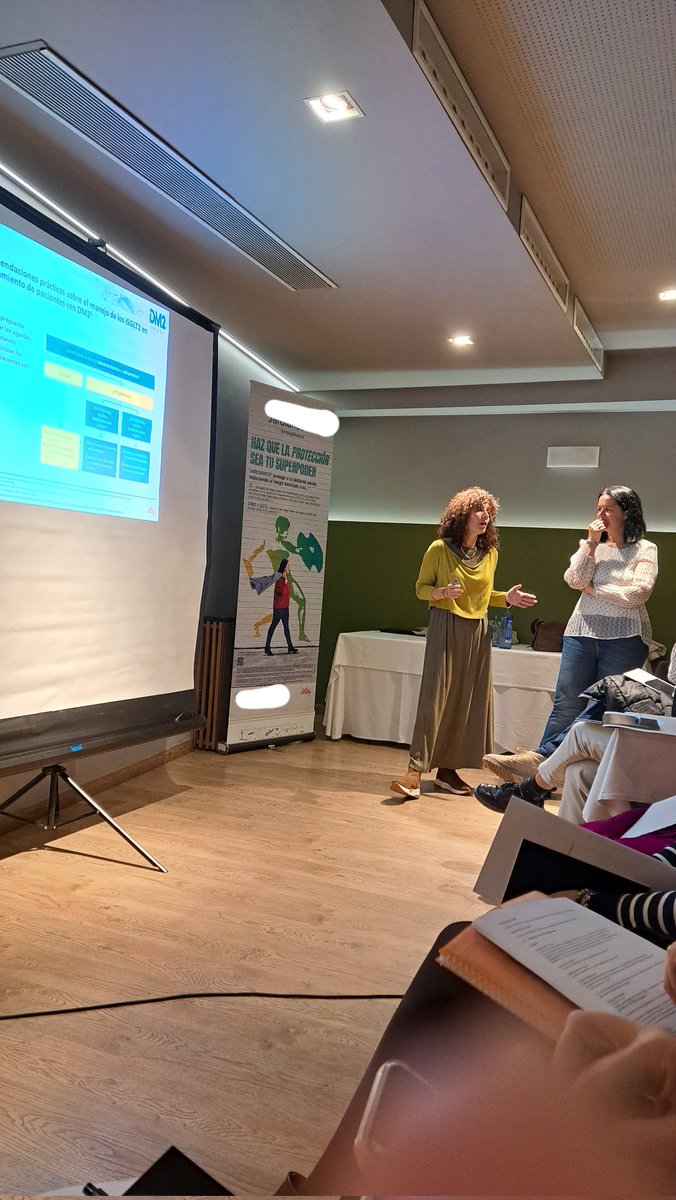 NefroCHUO's tweet photo. Reunión @NefroCHUO y Atención Primaria para poner en común las indicaciones de #iSGLT2 en ERC y resaltar la importancia de la #albuminuria. Gracias a nuestra compañera Cristina Perez Melón y a @LuciaVilelaCast por la presentación conjunta de casos clínicos y recomendaciones #ERC https://t.co/RhmNqdn8cv