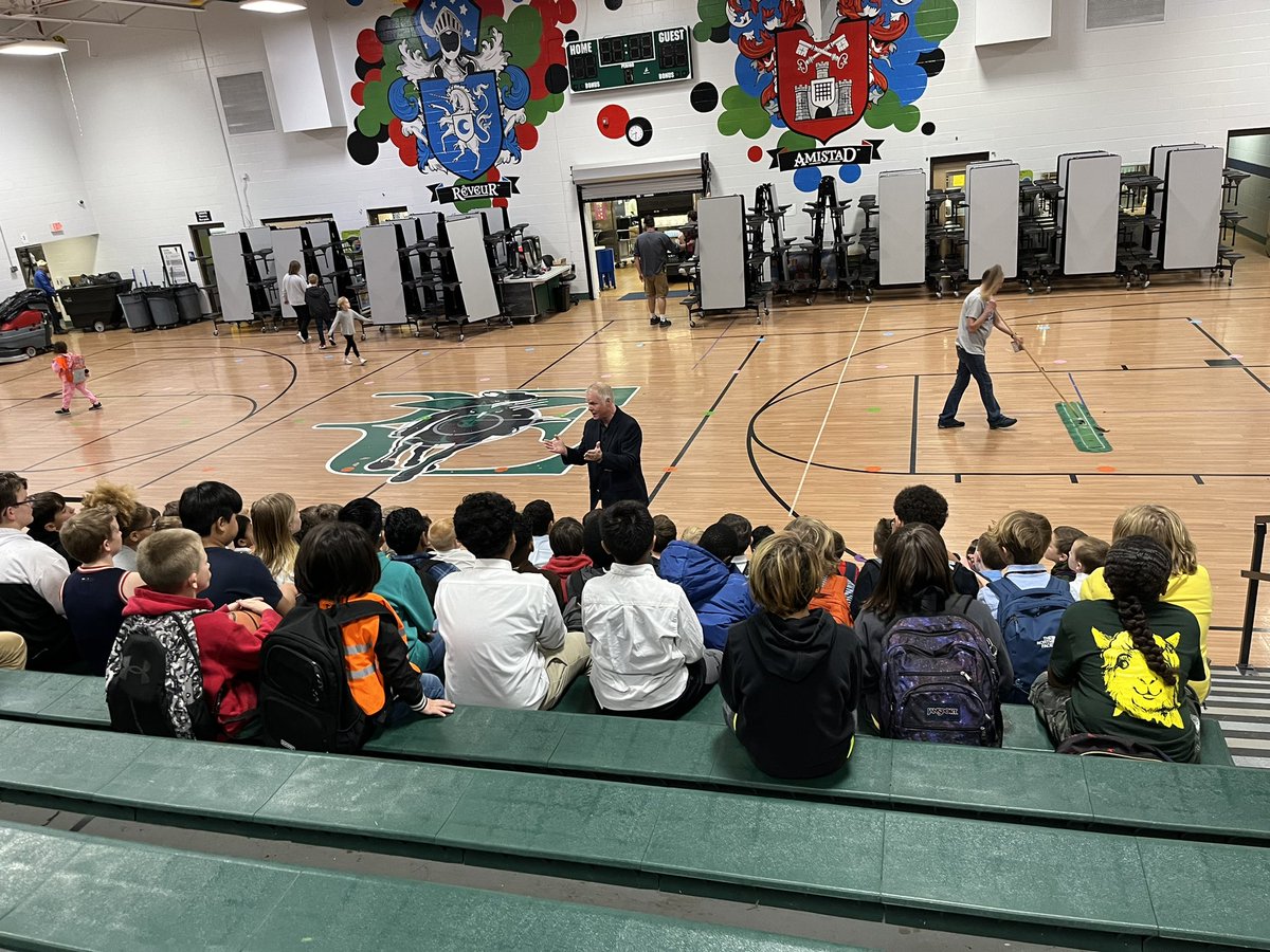 MrJs6thRaiders's tweet photo. Rockfield Boys to Men welcome guest speaker Mike Stevenson, @WCHS_Dragons  Interim Principal on our day!  #BuildingLeadership #Effort https://t.co/egopfwuxkd