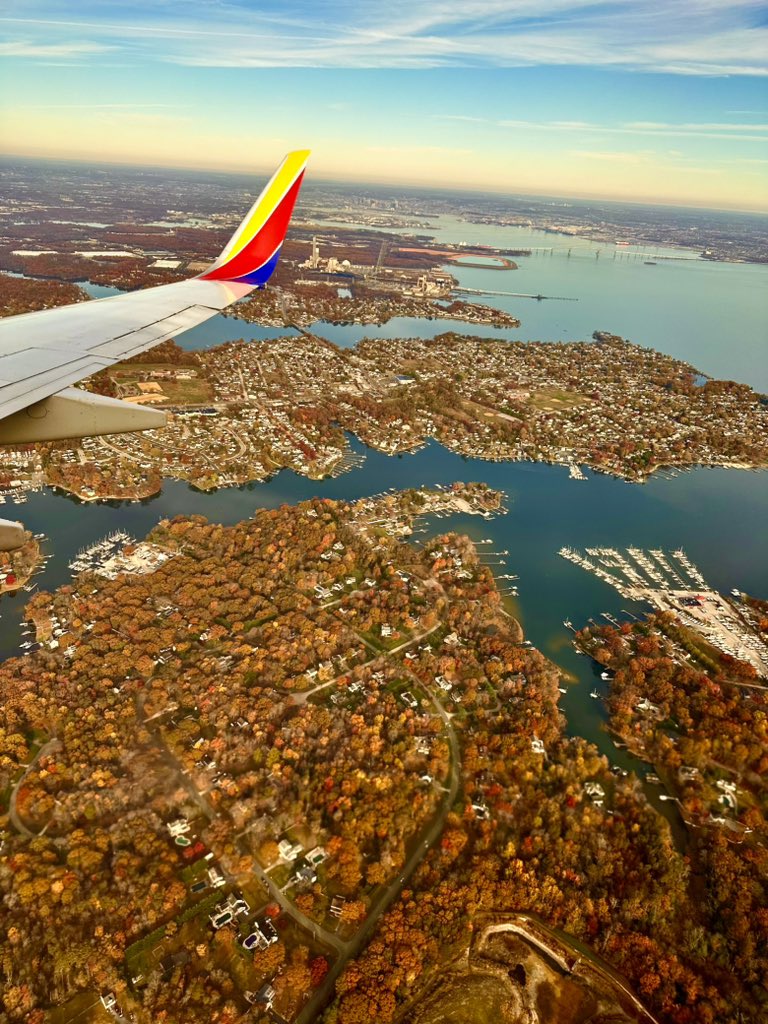 JesikaStephens's tweet photo. Thank you @SouthwestAir for the amazing view coming into Baltimore yesterday 🍁 https://t.co/JTbJhWuwUr