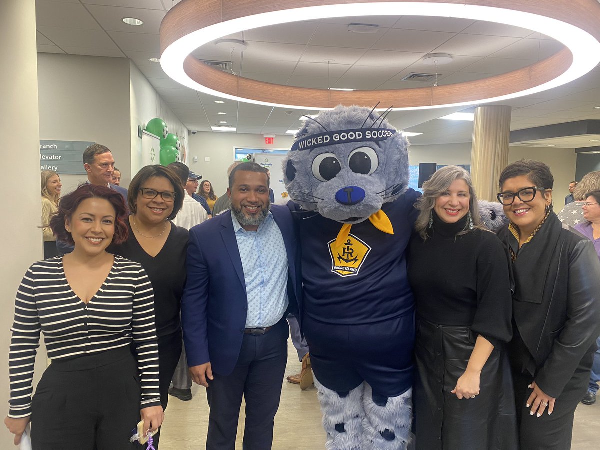 PAOLAinRI's tweet photo. Some new friends came to visit us today!  Very excited to join @RhodeIslandFC as the club’s official banking partner. ⚽️⚓️⚽️. Mi gente vamos a jugar fútbol. Let’s go!! #Wickedgoodsoccer #Centrevillebank https://t.co/R7M0yS64v6