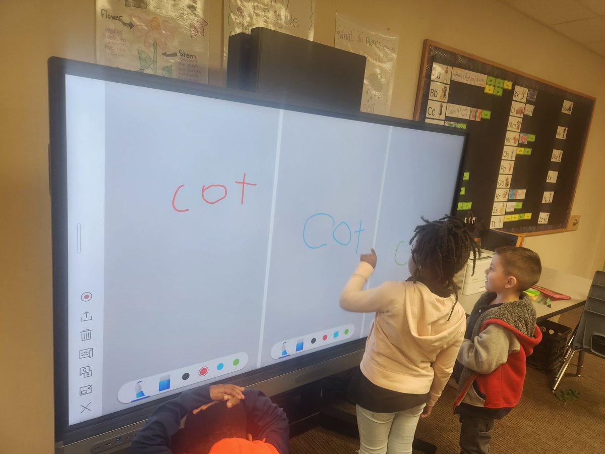 MrsBronstein34's tweet photo. @teachermom82 and Ms. Volney already putting the new Interactive Flat Panels to use in their Kinder rooms! @ReynoldsElem @SISDInstTech @SISD_TheForce #blendedlearning #CIT https://t.co/hC7pGAtUnZ