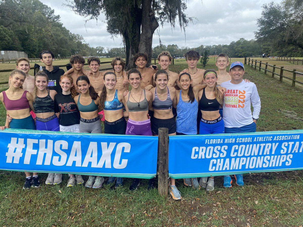 Last run before State Championships in Tally. Sharks are ready for a feeding frenzy!!! #roadtostates @flmilesplit ⁦@SuarezSRHScoach⁩ ⁦@CastellaAlli⁩ ⁦@GalleonSports⁩ ⁦@RiverPTSA⁩