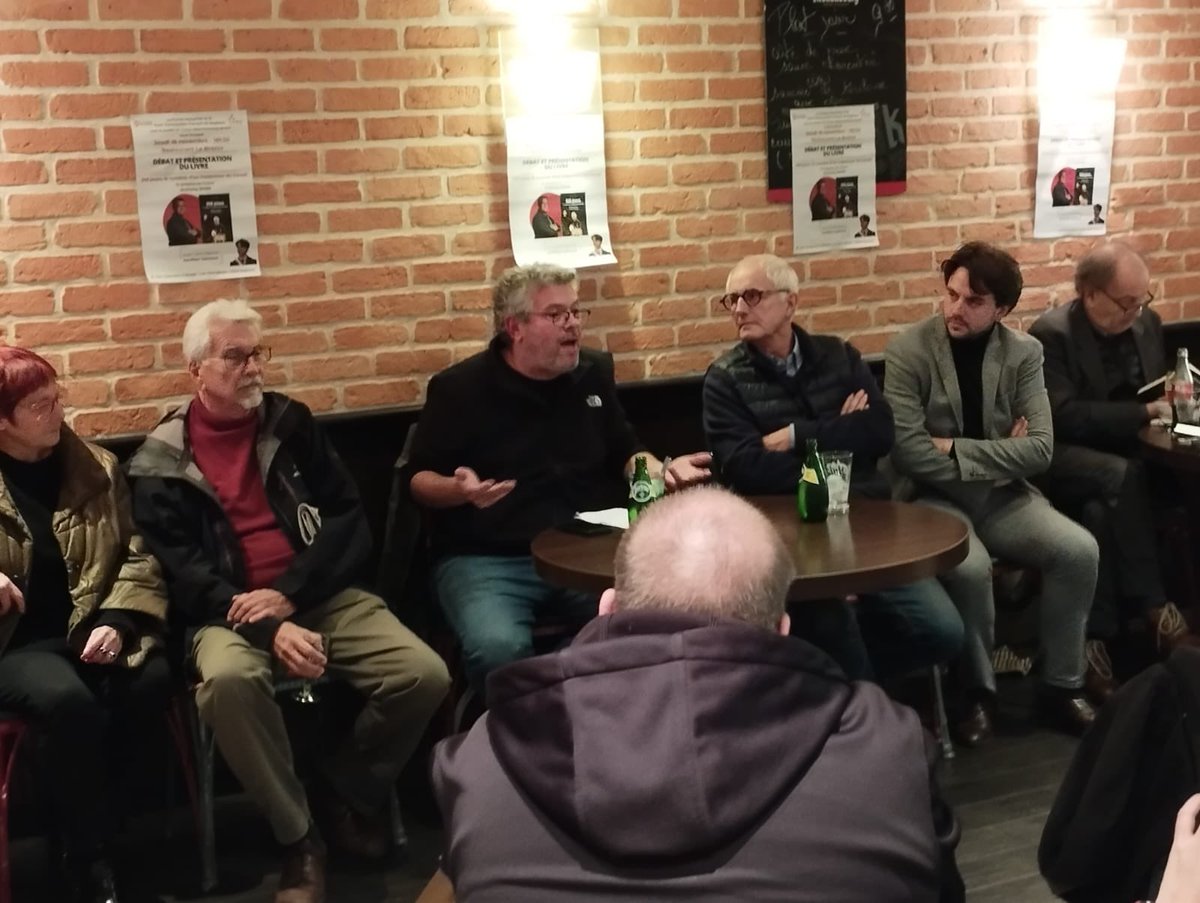 smith51_a's tweet photo. 🙏🏼Merci pour ces beaux échanges ce soir à #Bagneux autour de mon livre #918jours et en présence du député #Lfi #Nupes @A_Saintoul 

💬Nous avons discuté repression (notamment syndicale) mais aussi unité, résistance, démocratie au travail…

✊Rien n’est à eux, tout est à nous ! https://t.co/hgdSMAE57w