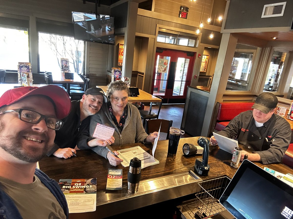 yardbird83's tweet photo. Q2 Big Swings Meeting @Chilis Oswego! Some recognition, alignment, ๐ and ๐ perfection and commitment to detail ๐งผ! Looking forward to seeing what this squad can accomplish in the rest of โ23! #chilislove #chilisclean #hotandfast @GumpMike @NicholasBPaxton https://t.co/5xtAHQyDJ1